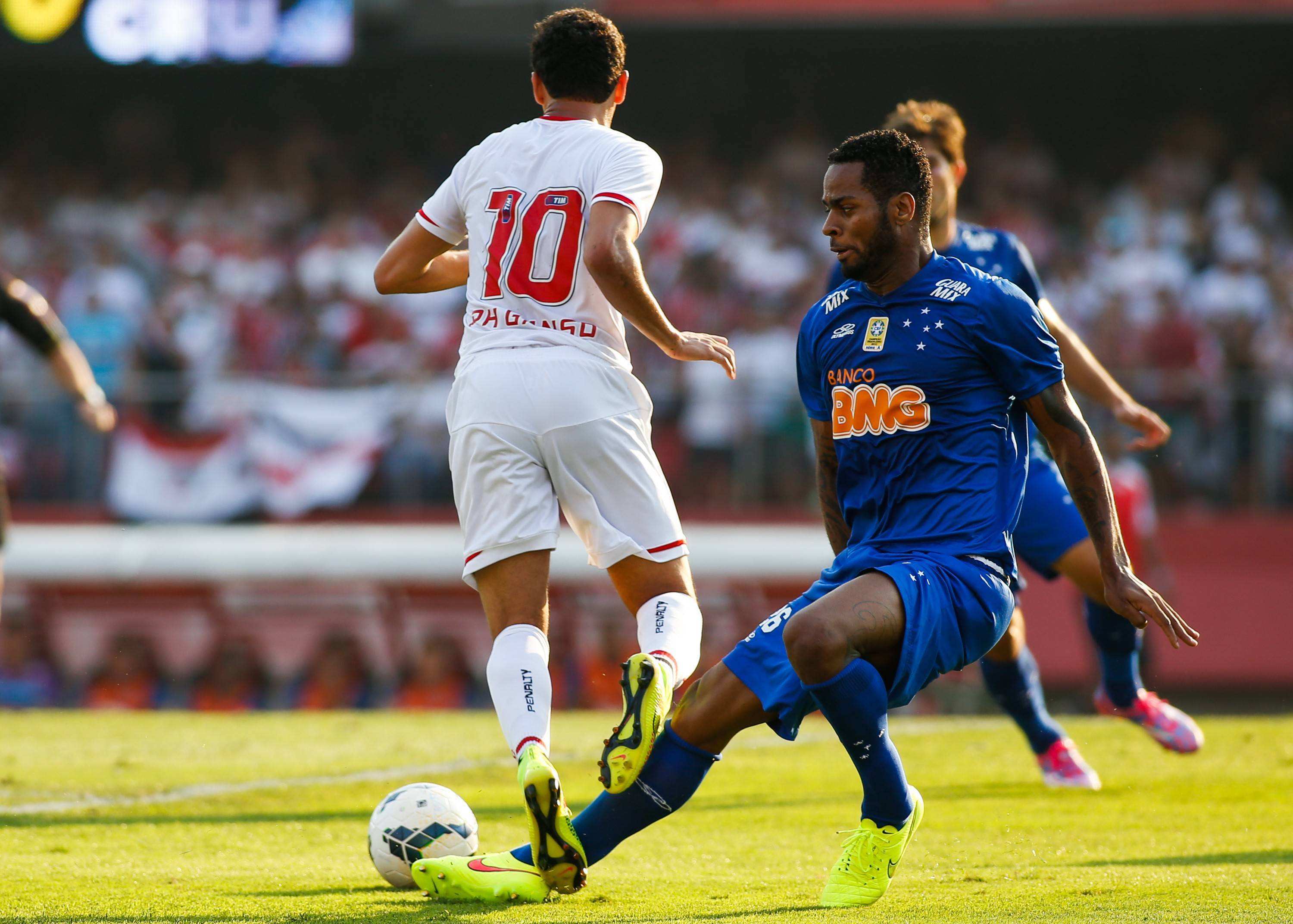 九游电脑版-法甲比赛精彩絕伦，战术变革带来无限魅力