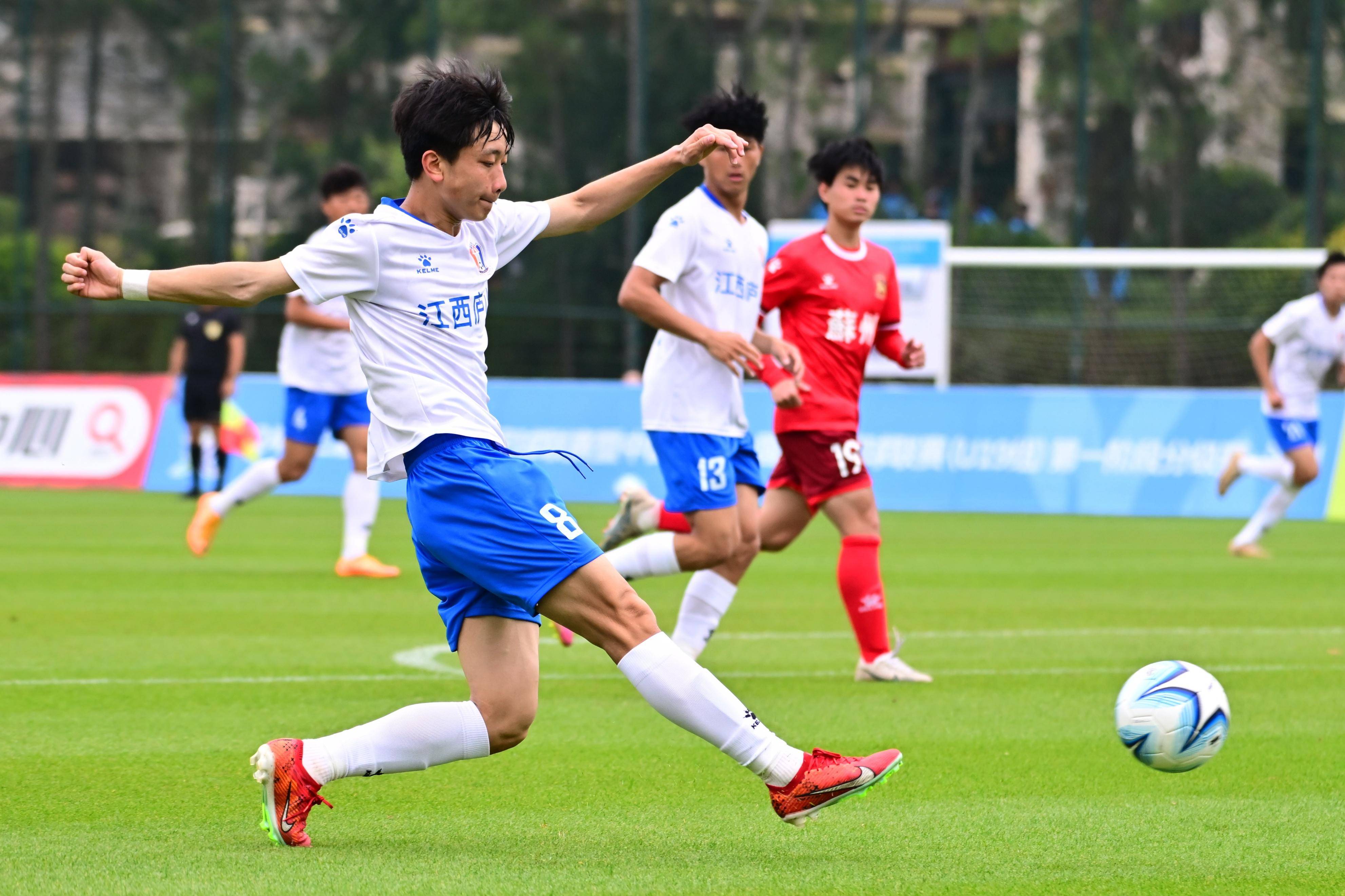 包含青少年足球俱乐部联合会成立，推动行业规范化运营的词条