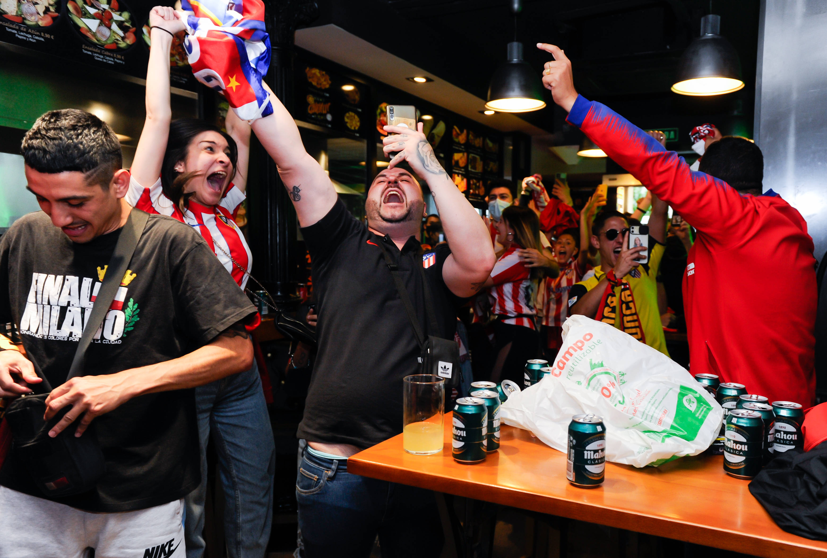 九游官网下载电脑版-西甲球迷打出创意横幅，显示支持热情的简单介绍