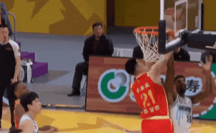 包含比赛精彩瞬间：封盖、投篮、抢断精彩集锦！的词条